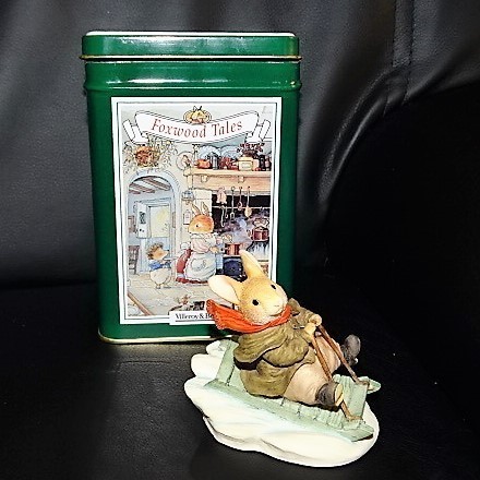 Villeroy & Boch Foxwood Tales Figur: Winter at Foxwood / Rue rabbit - Fun in the snow - in OVP