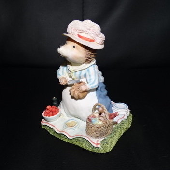 Villeroy &amp; Boch Foxwood Tales Figur: Picnic at Foxwood: Willy' s Mum Igelfigur