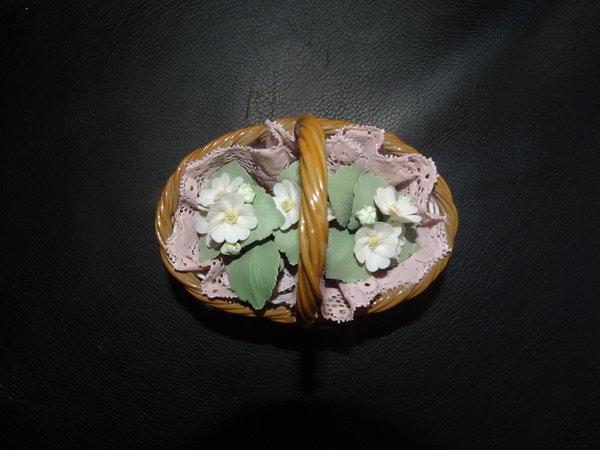 Lladró - spanische Porzellanfigur: Blumenkorb / Korb mit Blumen - neu