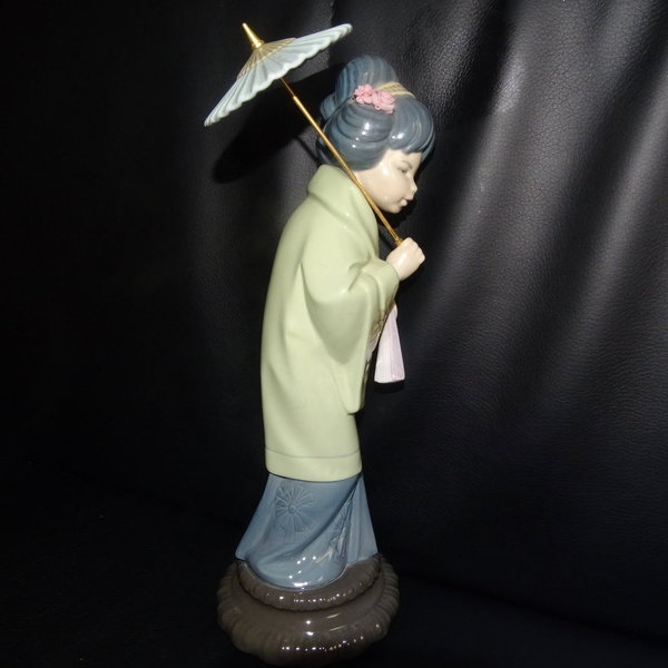 Lladró - spanische Porzellanfigur: Japanerin mit Schirm - neu