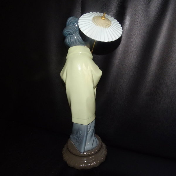Lladró - spanische Porzellanfigur: Japanerin mit Schirm - neu