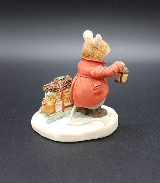 Villeroy & Boch Foxwood Tales Figur Winter at Foxwood: Harvey Mouse - Coming home