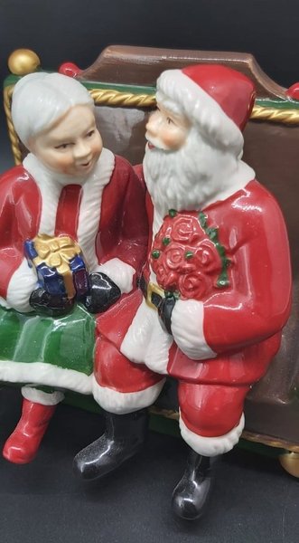 Villeroy & Boch Christmas Toys: Mr. & Mrs. Santa Spieluhr